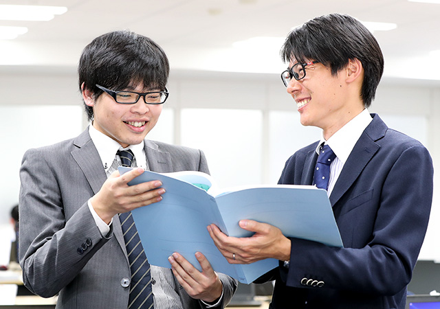 久保田寿史と後輩の石原敬章の写真